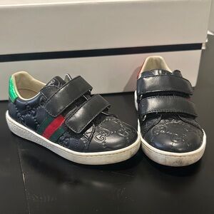 Gucci Kids Black Sneakers with Green and Red Stripes